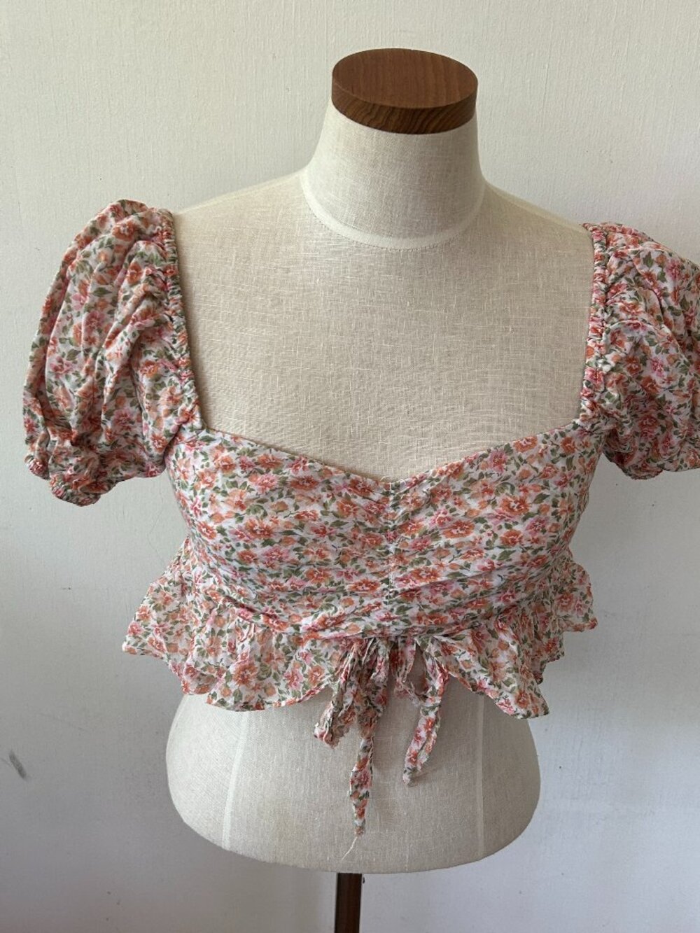 Aeropostale‎ Coquette Girl Crop Top Womens Medium Pink Floral Smocked Milkmaid